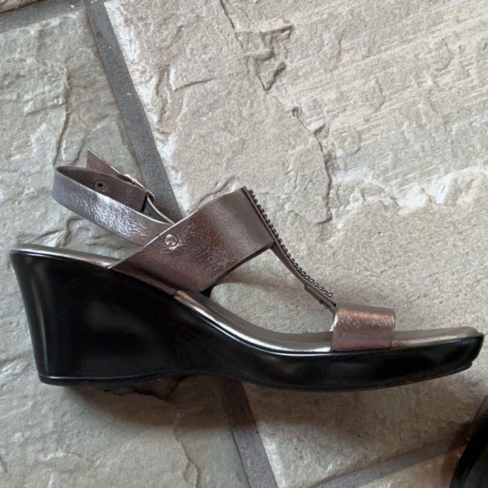 Italian Shoemakers Metallic Sandals with Black Accents - Picture 7 of 8